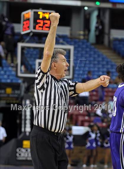Thumbnail 3 in Sacramento vs. St. Mary's (CIF SJS D3 Final) photogallery.