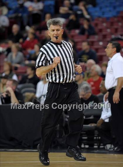 Thumbnail 3 in Sacramento vs. St. Mary's (CIF SJS D3 Final) photogallery.