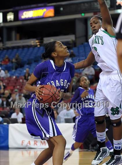 Thumbnail 3 in Sacramento vs. St. Mary's (CIF SJS D3 Final) photogallery.