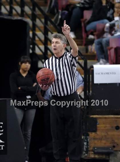 Thumbnail 1 in Sacramento vs. St. Mary's (CIF SJS D3 Final) photogallery.