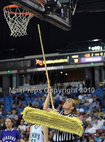Thumbnail 2 in Sacramento vs. St. Mary's (CIF SJS D3 Final) photogallery.