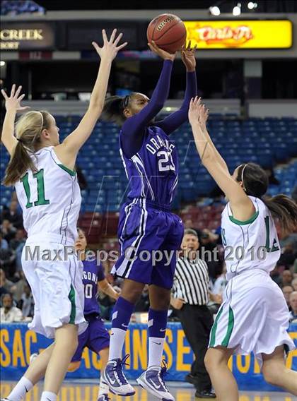 Thumbnail 3 in Sacramento vs. St. Mary's (CIF SJS D3 Final) photogallery.
