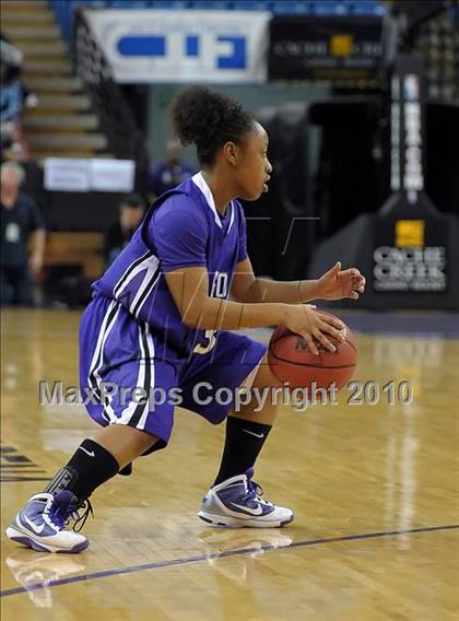 Thumbnail 1 in Sacramento vs. St. Mary's (CIF SJS D3 Final) photogallery.