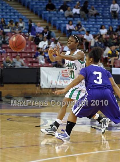 Thumbnail 2 in Sacramento vs. St. Mary's (CIF SJS D3 Final) photogallery.