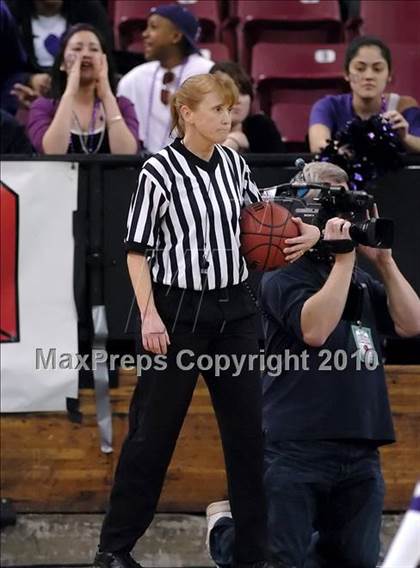 Thumbnail 2 in Sacramento vs. St. Mary's (CIF SJS D3 Final) photogallery.
