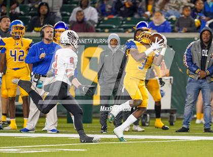 Thumbnail 2 in La Vega vs Argyle (UIL 4A Quarterfinal Playoff) photogallery.
