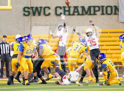 Thumbnail 1 in La Vega vs Argyle (UIL 4A Quarterfinal Playoff) photogallery.