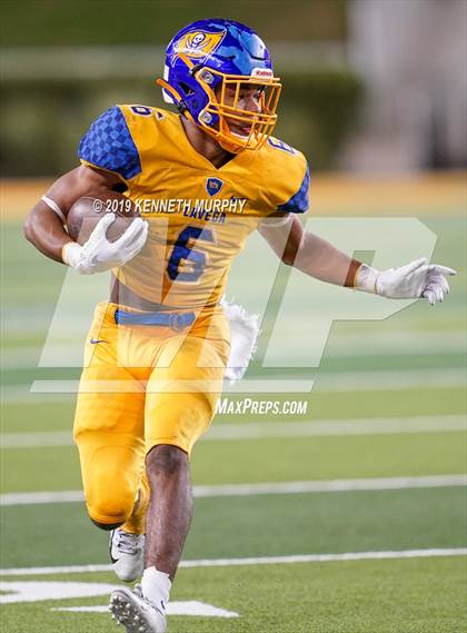 Thumbnail 3 in La Vega vs Argyle (UIL 4A Quarterfinal Playoff) photogallery.