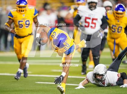 Thumbnail 2 in La Vega vs Argyle (UIL 4A Quarterfinal Playoff) photogallery.