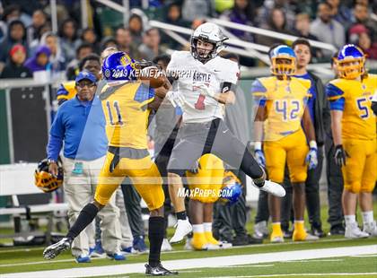 Thumbnail 2 in La Vega vs Argyle (UIL 4A Quarterfinal Playoff) photogallery.