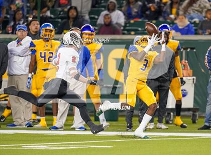 Thumbnail 1 in La Vega vs Argyle (UIL 4A Quarterfinal Playoff) photogallery.