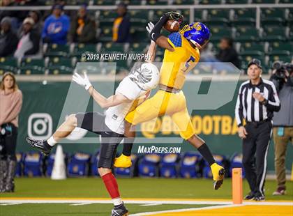 Thumbnail 2 in La Vega vs Argyle (UIL 4A Quarterfinal Playoff) photogallery.