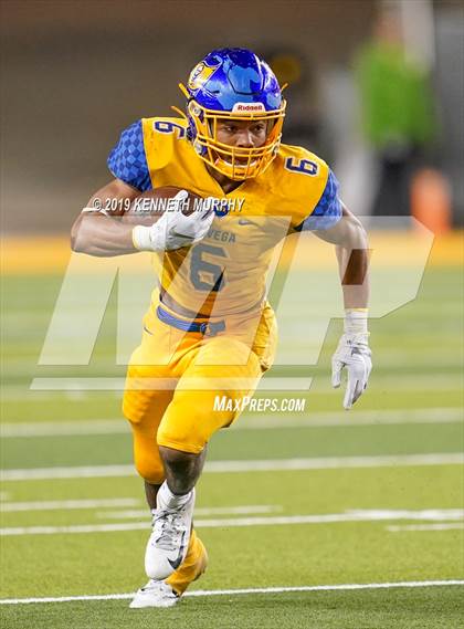 Thumbnail 3 in La Vega vs Argyle (UIL 4A Quarterfinal Playoff) photogallery.