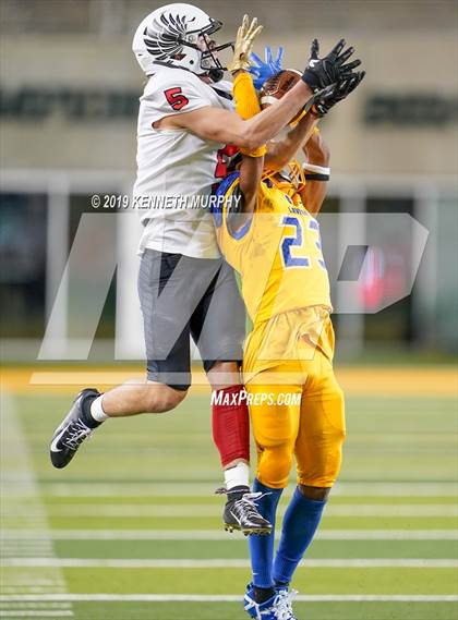 Thumbnail 2 in La Vega vs Argyle (UIL 4A Quarterfinal Playoff) photogallery.