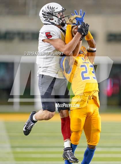 Thumbnail 3 in La Vega vs Argyle (UIL 4A Quarterfinal Playoff) photogallery.