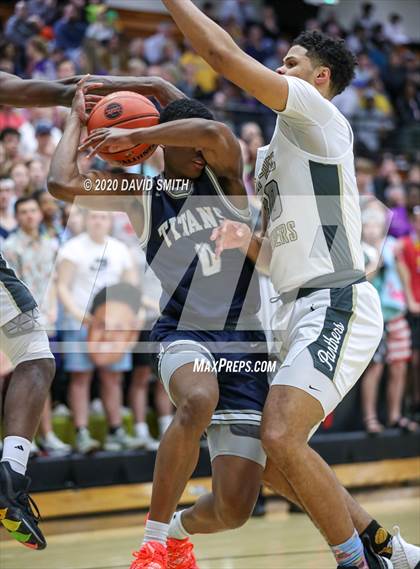 Thumbnail 2 in Raymore-Peculiar vs Lee's Summit West (MSHSAA District Championship) photogallery.