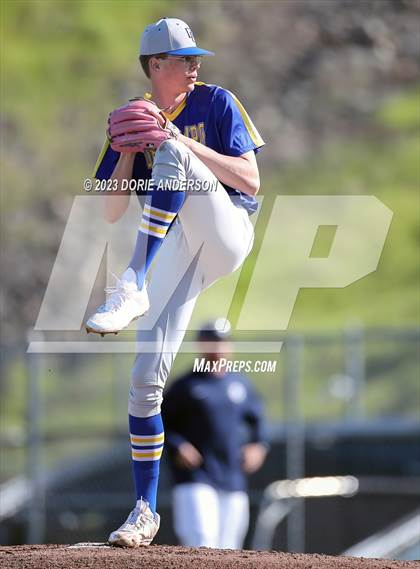 Thumbnail 1 in Del Campo @ Vista del Lago photogallery.