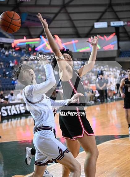 Thumbnail 2 in Mt. Spokane vs. Mountlake Terrace (WIAA 3A Round 2 State Playoff) photogallery.