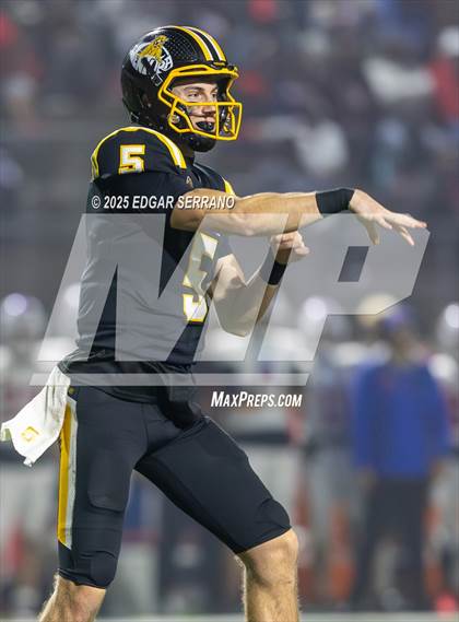 Thumbnail 2 in St. Ignatius vs Ventura (CIF Div 3AA Final) photogallery.
