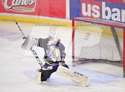 Thumbnail 2 in Regis Jesuit vs. Fort Collins (CHSAA 5A State Quarterfinal Game) photogallery.