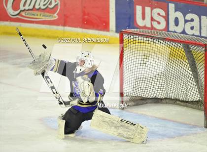 Thumbnail 3 in Regis Jesuit vs. Fort Collins (CHSAA 5A State Quarterfinal Game) photogallery.