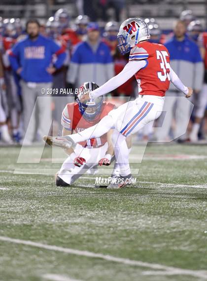 Thumbnail 1 in Westlake vs Cibolo Steele (UIL 6A Area Playoff) photogallery.