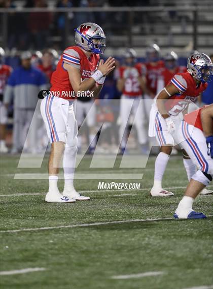 Thumbnail 3 in Westlake vs Cibolo Steele (UIL 6A Area Playoff) photogallery.
