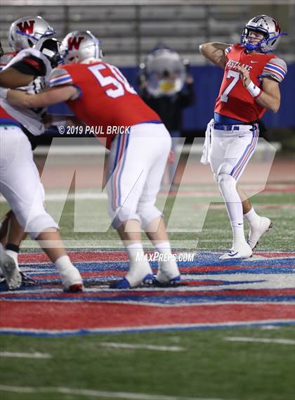 Thumbnail 2 in Westlake vs Cibolo Steele (UIL 6A Area Playoff) photogallery.