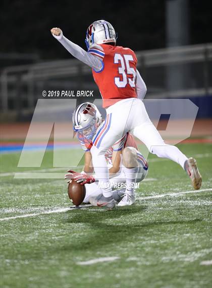 Thumbnail 2 in Westlake vs Cibolo Steele (UIL 6A Area Playoff) photogallery.