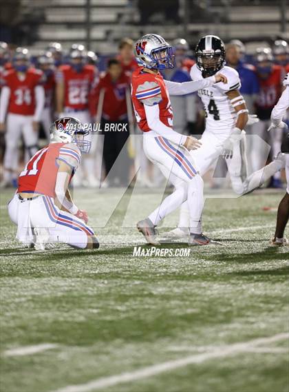 Thumbnail 3 in Westlake vs Cibolo Steele (UIL 6A Area Playoff) photogallery.