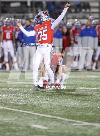 Thumbnail 2 in Westlake vs Cibolo Steele (UIL 6A Area Playoff) photogallery.