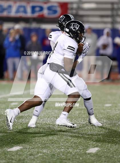 Thumbnail 2 in Westlake vs Cibolo Steele (UIL 6A Area Playoff) photogallery.