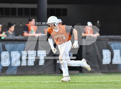 Thumbnail 3 in Hutto @ Vandegrift photogallery.