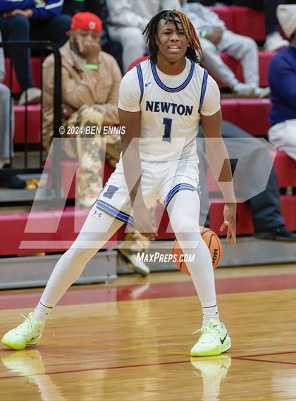 Thumbnail 1 in Newton vs. Holy Innocents Episcopal (Hard in the Paint) photogallery.