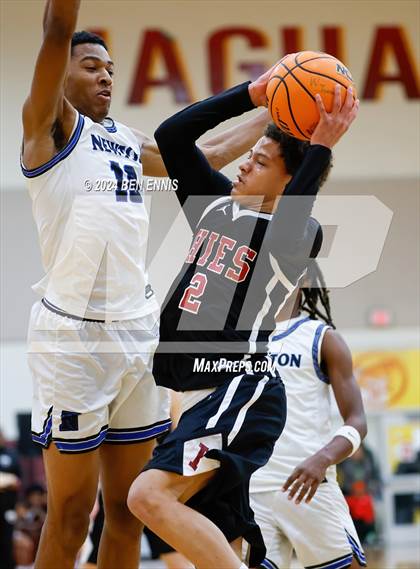 Thumbnail 2 in Newton vs. Holy Innocents Episcopal (Hard in the Paint) photogallery.