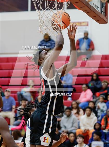 Thumbnail 2 in Newton vs. Holy Innocents Episcopal (Hard in the Paint) photogallery.