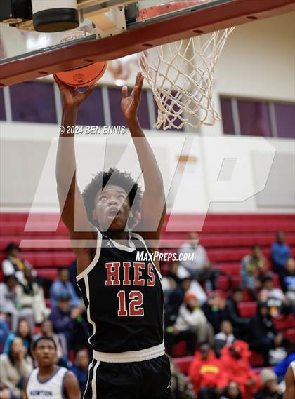 Thumbnail 3 in Newton vs. Holy Innocents Episcopal (Hard in the Paint) photogallery.