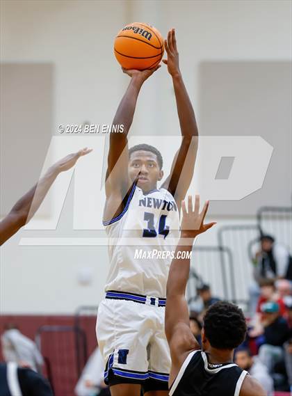 Thumbnail 3 in Newton vs. Holy Innocents Episcopal (Hard in the Paint) photogallery.