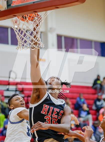 Thumbnail 1 in Newton vs. Holy Innocents Episcopal (Hard in the Paint) photogallery.