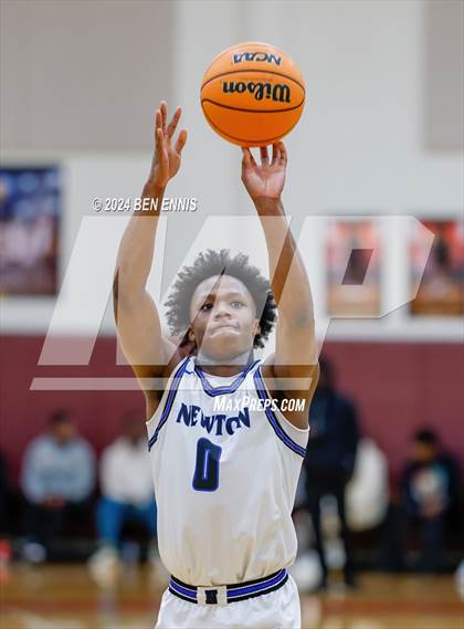Thumbnail 2 in Newton vs. Holy Innocents Episcopal (Hard in the Paint) photogallery.