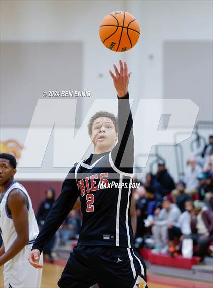 Thumbnail 1 in Newton vs. Holy Innocents Episcopal (Hard in the Paint) photogallery.