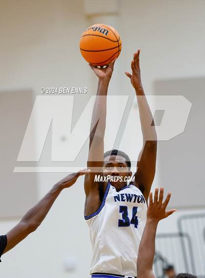 Thumbnail 1 in Newton vs. Holy Innocents Episcopal (Hard in the Paint) photogallery.