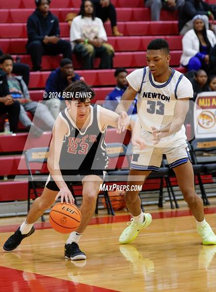 Thumbnail 3 in Newton vs. Holy Innocents Episcopal (Hard in the Paint) photogallery.