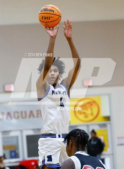 Thumbnail 1 in Newton vs. Holy Innocents Episcopal (Hard in the Paint) photogallery.