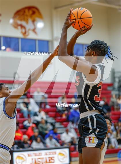 Thumbnail 1 in Newton vs. Holy Innocents Episcopal (Hard in the Paint) photogallery.