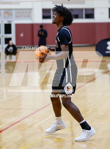 Thumbnail 2 in Newton vs. Holy Innocents Episcopal (Hard in the Paint) photogallery.