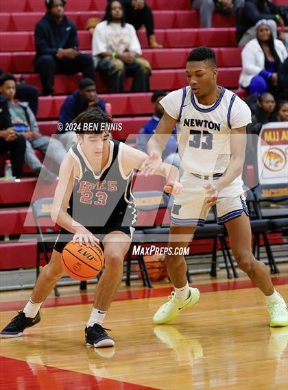 Thumbnail 1 in Newton vs. Holy Innocents Episcopal (Hard in the Paint) photogallery.