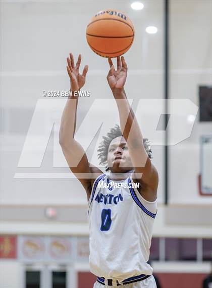 Thumbnail 3 in Newton vs. Holy Innocents Episcopal (Hard in the Paint) photogallery.