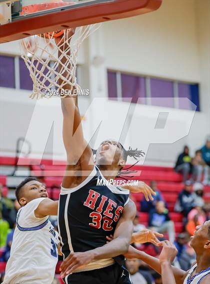 Thumbnail 2 in Newton vs. Holy Innocents Episcopal (Hard in the Paint) photogallery.