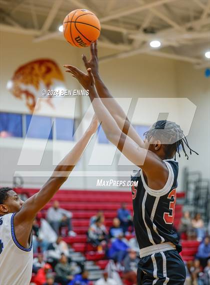 Thumbnail 2 in Newton vs. Holy Innocents Episcopal (Hard in the Paint) photogallery.